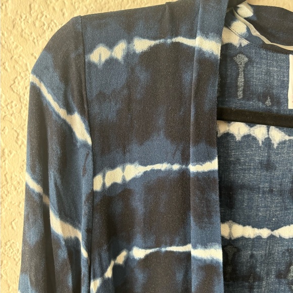 Target XHILARATION M/L top - Picture 2 of 2